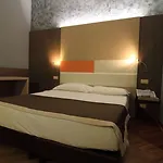 메트로 호텔 3*