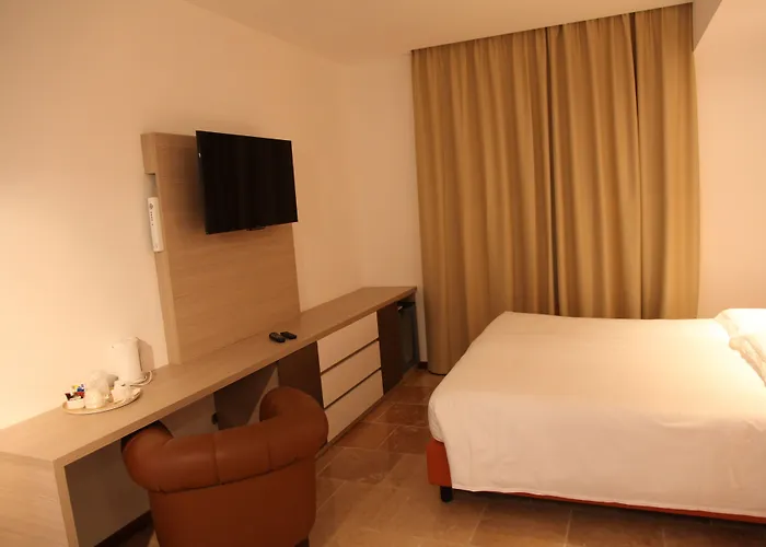 Metro Hotel 3*