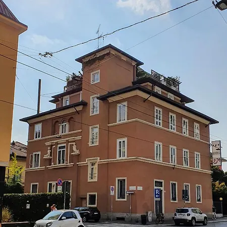 Metro Hotel