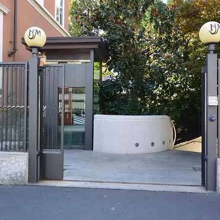 Metro Hotel 3*