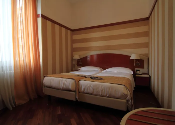 メトロ ホテル 3*